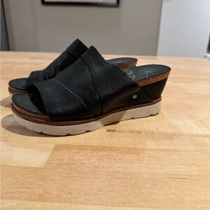 Earth Spirit Black and White Mules with Crisscross Straps
